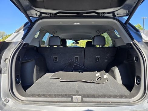 Used 2024 GMC Terrain SLT image 26