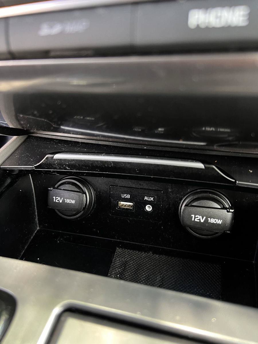Used 2018 Genesis G80 3.8 RWD image 8