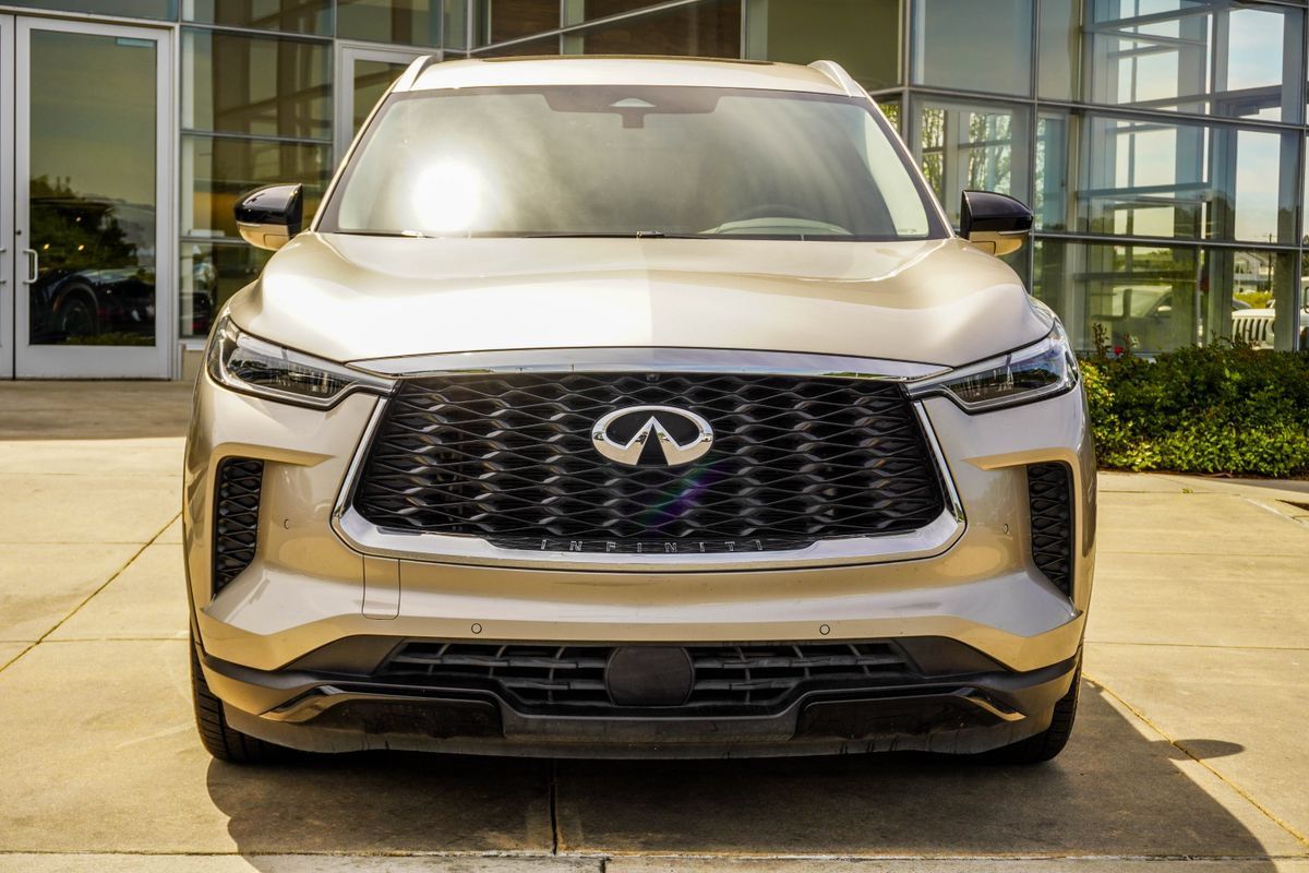 Certified 2023 INFINITI QX60 Luxe w/ Cargo Package AWD/4WD image 6