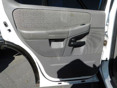 Used 2004 Ford Explorer XLS image 14
