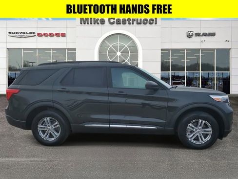 Used 2022 Ford Explorer XLT image 3