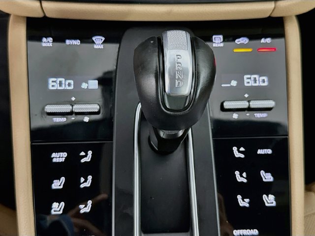 Used 2023 Porsche Macan AWD/4WD image 16