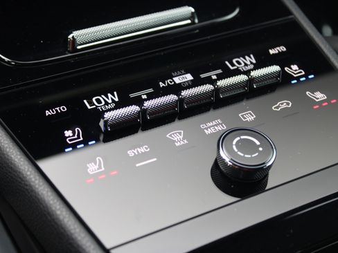 Certified 2025 Porsche Cayenne AWD/4WD image 23