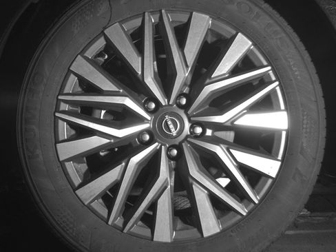Used 2025 Nissan Altima 2.5 SV FWD image 12