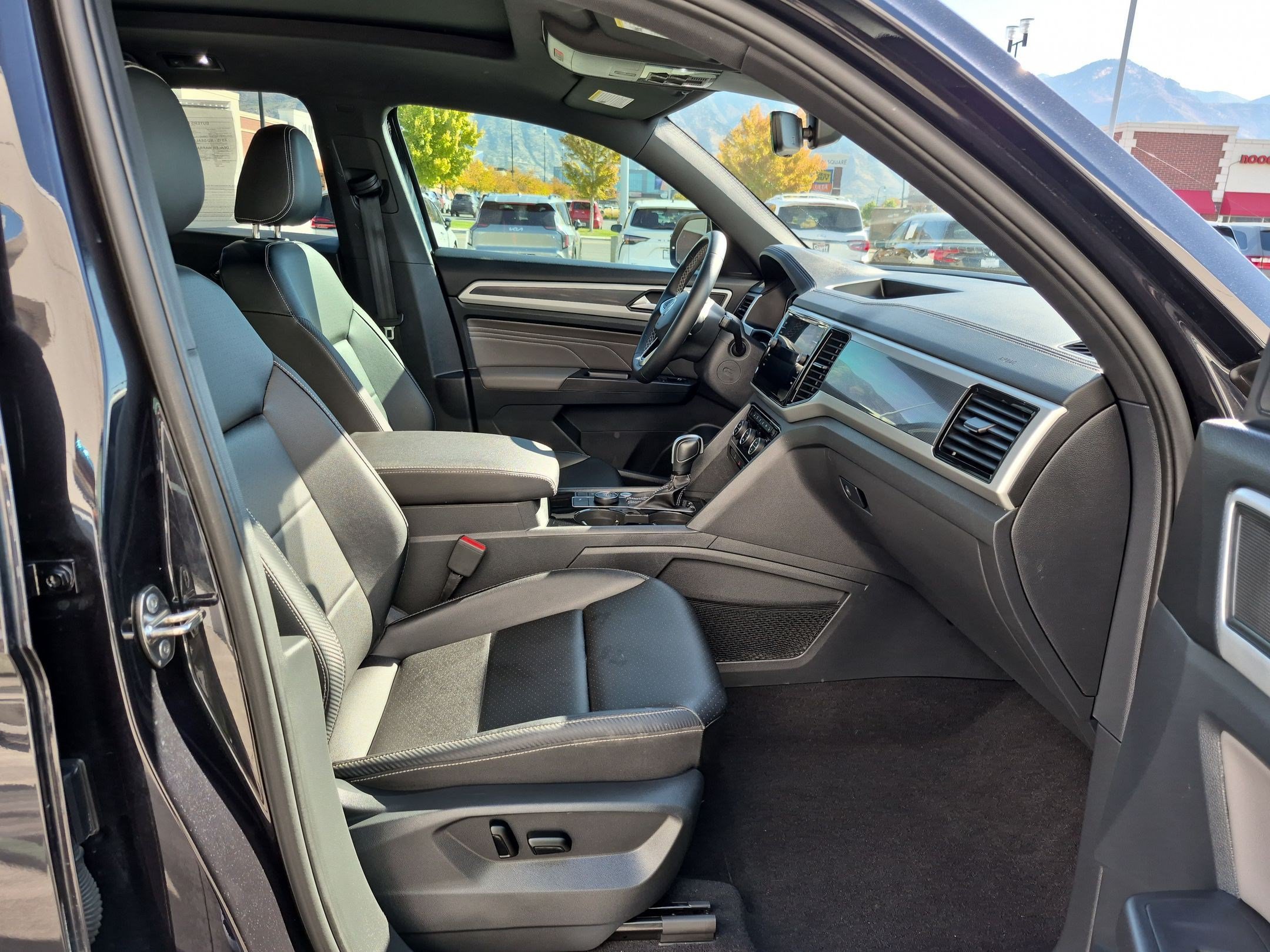 Used 2023 Volkswagen Atlas Cross Sport SEL AWD/4WD image 32