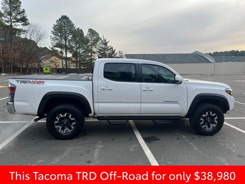 Used 2022 Toyota Tacoma TRD Off-Road image 16