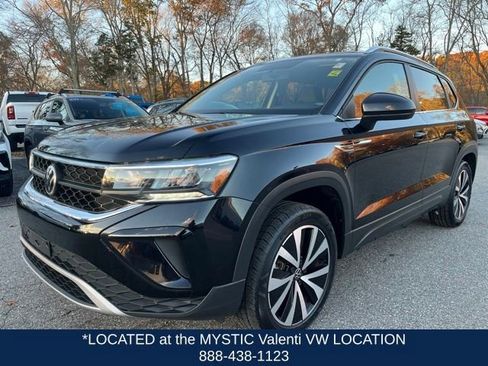 Certified 2022 Volkswagen Taos SE image 2