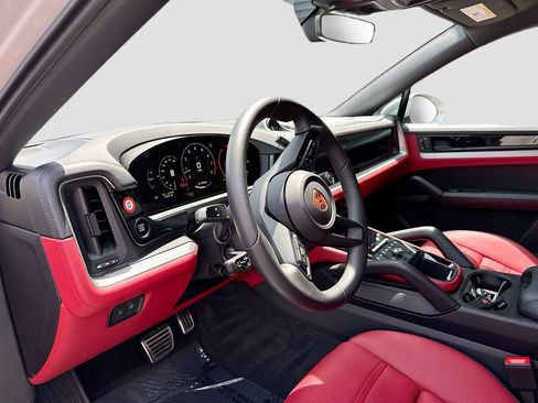 Certified 2026 Porsche Cayenne S AWD/4WD image 4