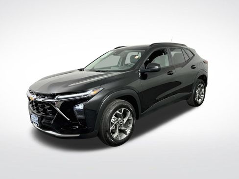 Used 2025 Chevrolet Trax LT FWD image 4