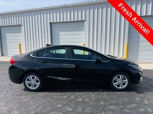 Used 2017 Chevrolet Cruze LT w/ Convenience Package FWD image 5