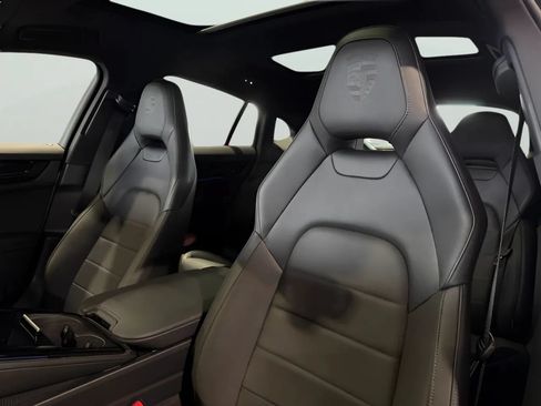 Used 2024 Porsche Panamera image 21