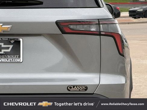 Used 2025 Chevrolet Equinox LT FWD image 8