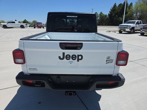 Used 2023 Jeep Gladiator Sport AWD/4WD image 6