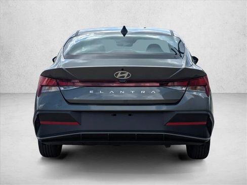 New 2026 Hyundai Elantra SE FWD image 8