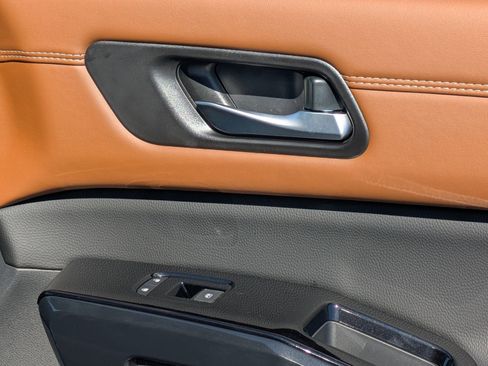 New 2026 Nissan Pathfinder Platinum image 36