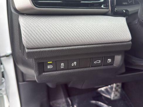 Used 2025 Toyota Camry SE w/ Convenience Package image 30