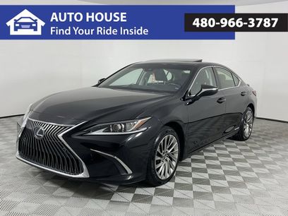 Used 2019 Lexus ES 300h w/ Luxury Package