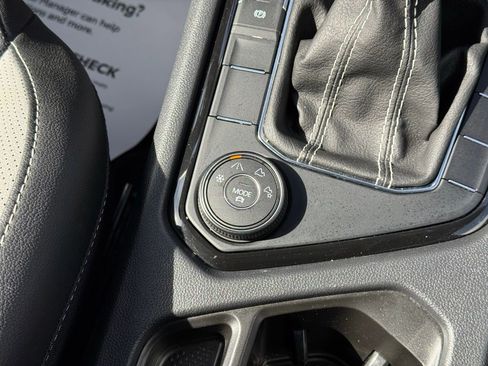 Used 2023 Volkswagen Taos SEL image 38