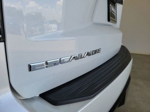 Used 2023 Cadillac Escalade Premium Luxury w/ LPO, Floor Liner Package AWD/4WD image 8