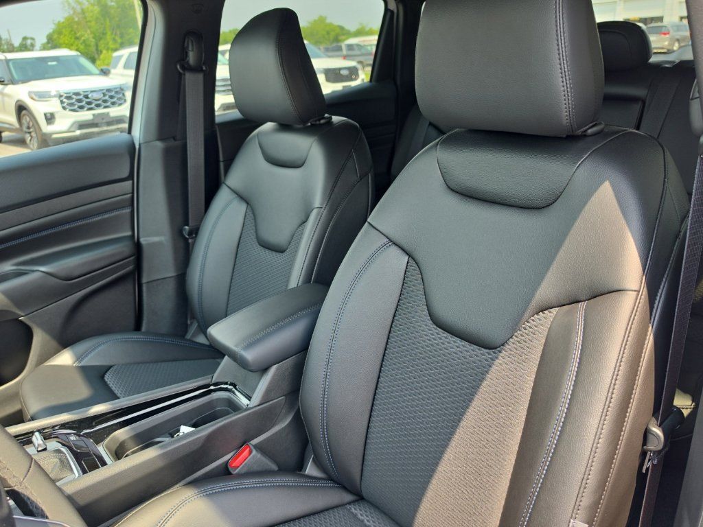 New 2026 Jeep Compass Latitude AWD/4WD image 16