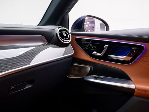 Used 2024 Mercedes-Benz GLC 300 4MATIC image 33