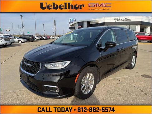 Used 2024 Chrysler Pacifica Touring-L image 15