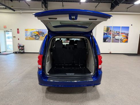 Used 2019 Dodge Grand Caravan SE FWD image 21