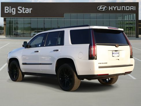 Used 2018 Cadillac Escalade Premium Luxury image 3