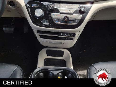Used 2022 Chrysler Pacifica Touring-L FWD image 24
