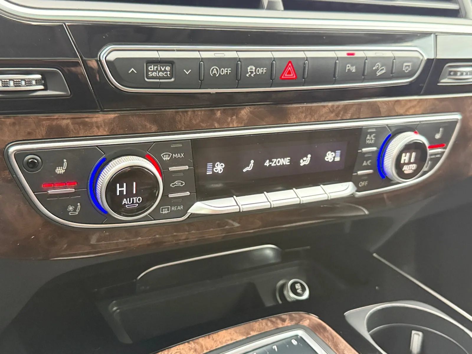 Used 2018 Audi Q7 3.0T Prestige w/ Prestige Package AWD/4WD image 34