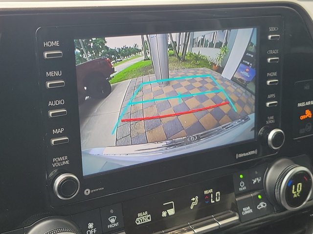 Used 2022 Toyota Highlander L FWD image 29