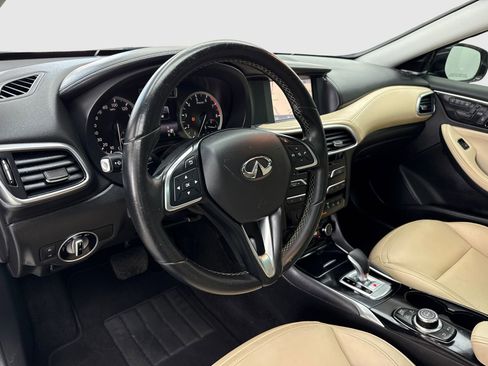 Used 2017 INFINITI QX30 Premium w/ Navigation Package FWD image 18
