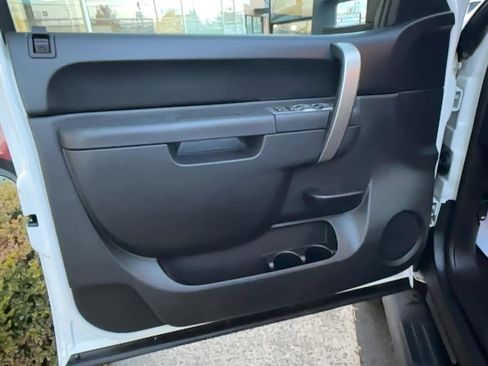 Used 2011 GMC Sierra 2500 SLE w/ SLE Preferred Package image 13