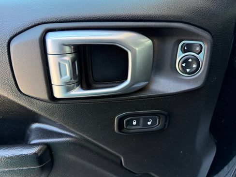 Used 2023 Jeep Gladiator Mojave w/ LED Lighting Group AWD/4WD image 15