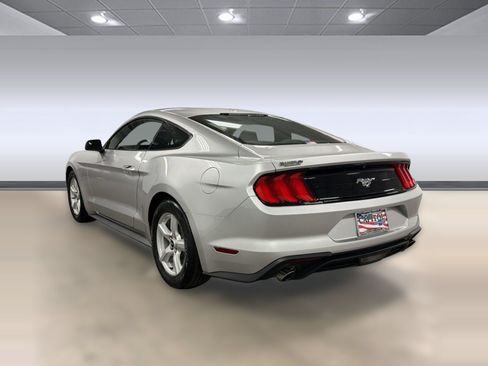 Used 2019 Ford Mustang Coupe RWD image 3