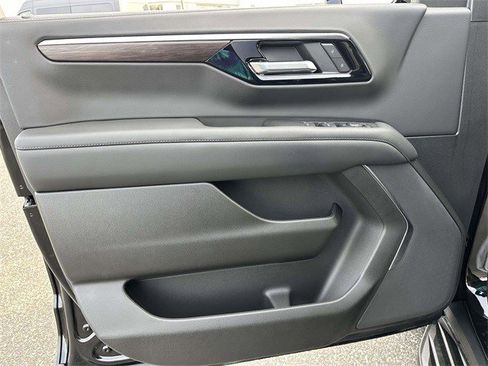 Certified 2025 Chevrolet Suburban LS w/ LPO, Dark Essentials Package image 21