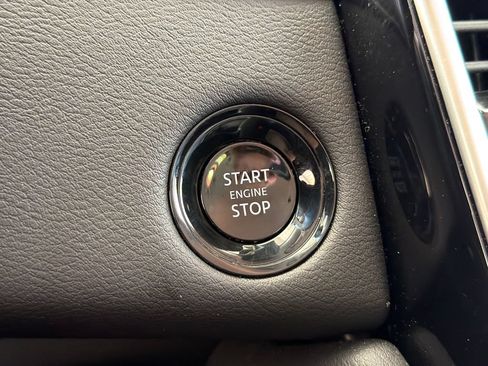 Used 2025 Nissan Armada SV AWD/4WD image 6