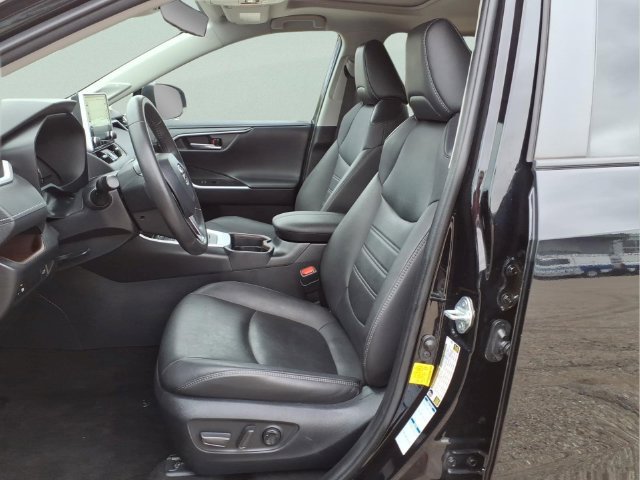 Used 2021 Toyota RAV4 Limited AWD/4WD image 12