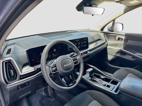 Used 2024 Kia Sorento LX FWD image 9