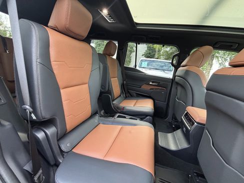 Used 2026 Lexus GX 550 w/ Accessory Package (2T) AWD/4WD image 37