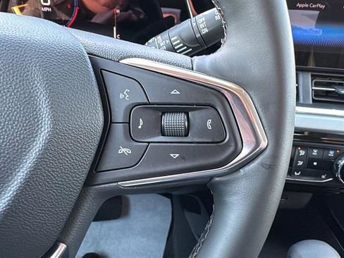 Used 2025 Chevrolet Trax LT w/ LT Convenience Package image 17