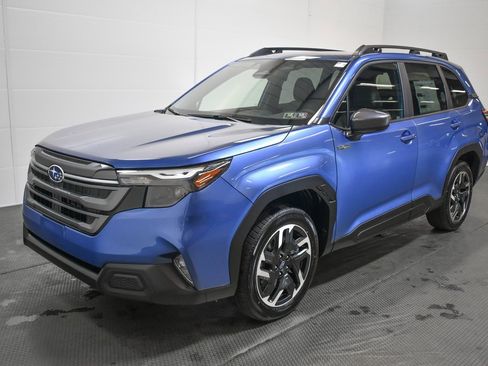 New 2025 Subaru Forester Premium image 3