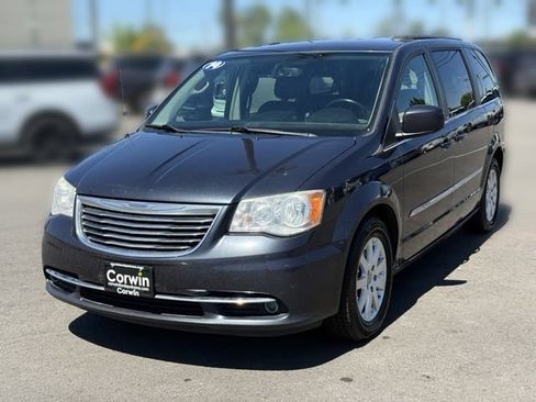 Used 2014 Chrysler Town & Country Touring FWD image 5