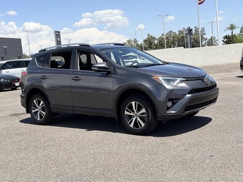Used 2017 Toyota RAV4 XLE FWD image 4