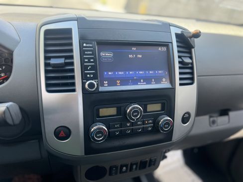 Used 2020 Nissan Frontier SV w/ Midnight Edition Floor Mats RWD image 10