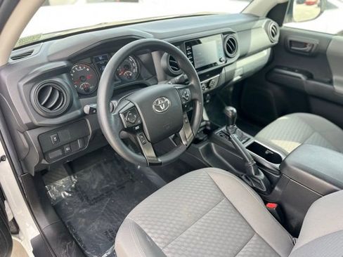 Used 2022 Toyota Tacoma SR image 11