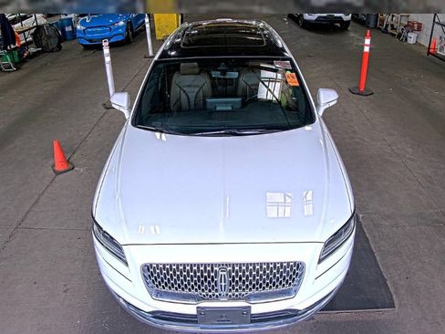 Used 2022 Lincoln Nautilus Reserve AWD/4WD image 2