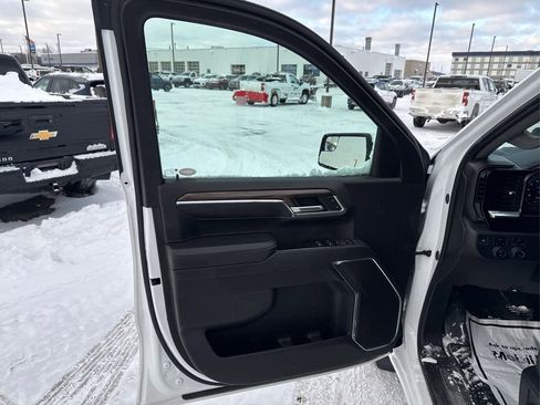 Used 2024 Chevrolet Silverado 1500 LT AWD/4WD image 17