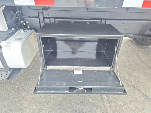 Used 2022 Ford F750 2WD Regular Cab Super Duty image 13