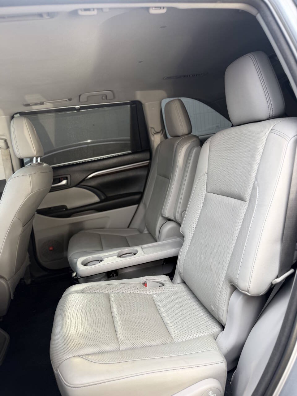 Used 2016 Toyota Highlander Limited w/ Driver Technology Package FWD image 24